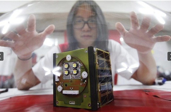 韓國藝術家耗時6年自制衛星 將于12月被發射升空