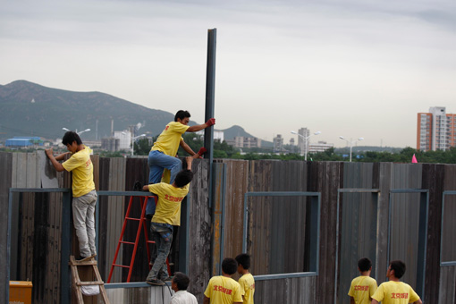 北京房山最大災民安置點建設安置房加速