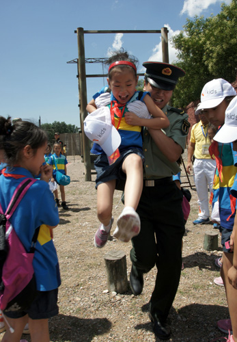 “童謠中國 歡歌八一”主題教育活動走進軍營