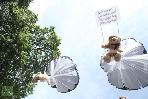 都是泰迪熊惹的禍?外交風波升級白俄驅逐瑞典大使