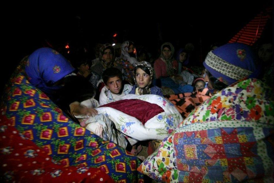 伊朗西北部連發(fā)兩次超6級(jí)地震數(shù)千死傷 醫(yī)療人員物資緊缺