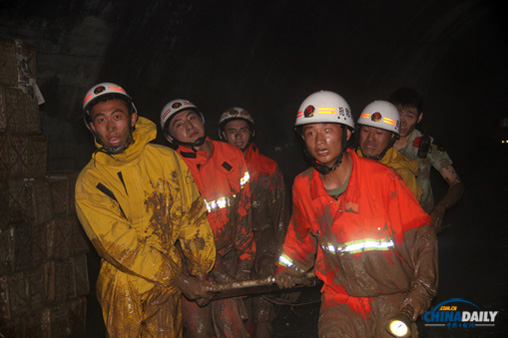 哈爾濱路面塌陷事故2人遇難(圖)