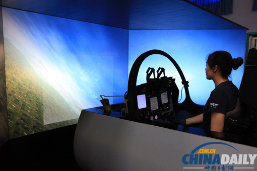 空軍女飛行員順利完成殲－10戰機首次單飛