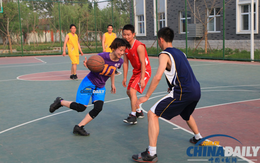 空軍女飛行員順利完成殲－10戰機首次單飛
