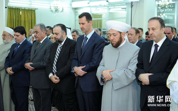 敘利亞總統(tǒng)巴沙爾公開露面參加開齋節(jié)祈禱