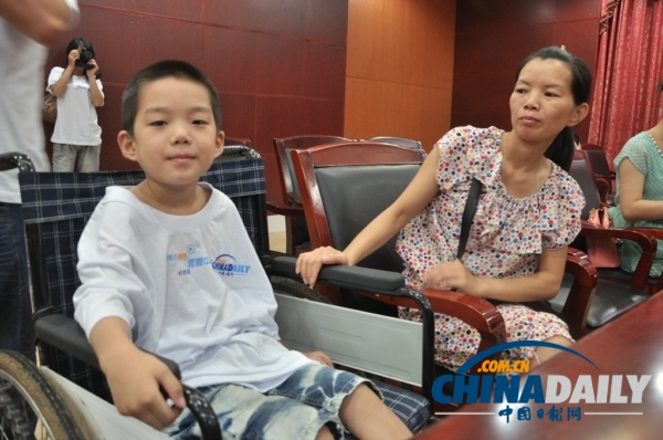 “微愛中國行”公益助學活動湖南首站舉行