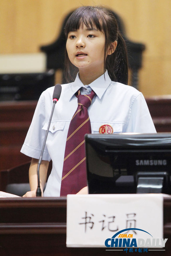 重慶上演娃娃升堂記