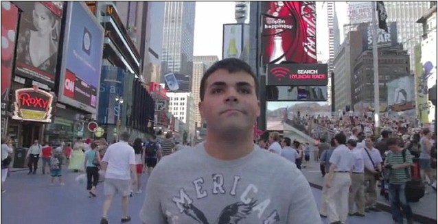 美大學生惡作劇冒充名人出游 引發“粉絲”盲目追捧場面令人爆笑