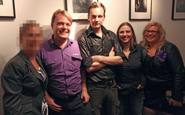 英國放棄強闖厄使館抓人 阿桑奇有望借舊照證清白