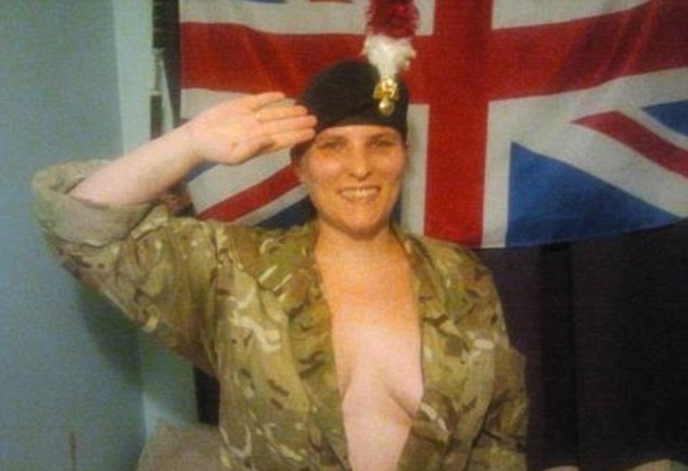 社交網站團體力挺哈里王子 上萬成員全體“裸拍”