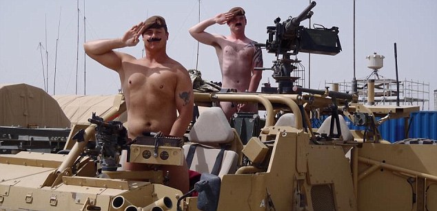 社交網站團體力挺哈里王子 上萬成員全體“裸拍”