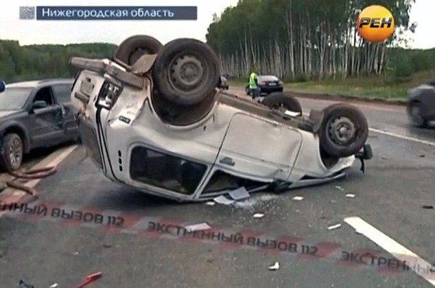 俄醉酒女子車禍遇難者尸體旁歡樂起舞 網友憤怒指其無恥