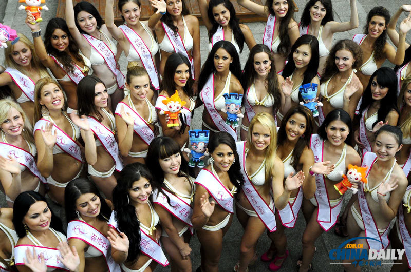 高清：世界佳麗穿泳裝秀身材