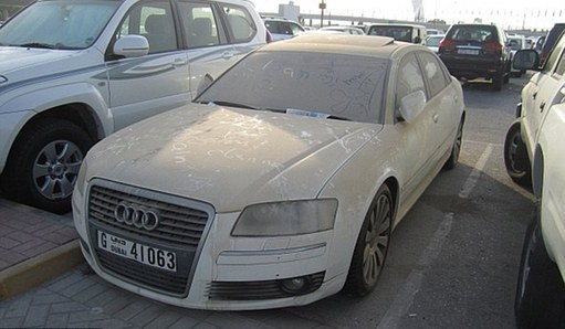 大批英富人棄豪車(chē)逃離迪拜躲債 包括百萬(wàn)英鎊法拉利