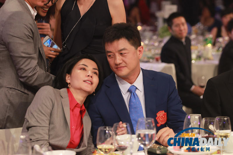 北京芭莎慈善夜明星云集 籌善款4千萬(wàn)