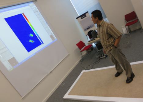 英科學家發明“魔法地毯” 含光學纖維可防老年人摔倒