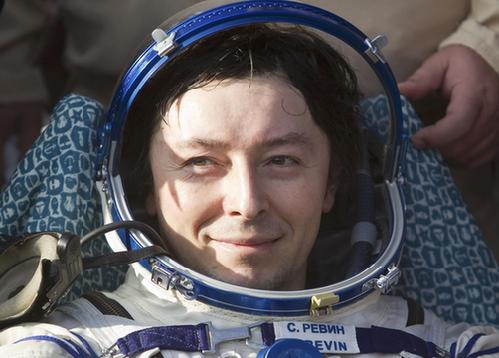 “聯盟”號返回艙載三名宇航員在哈薩克斯坦成功著陸