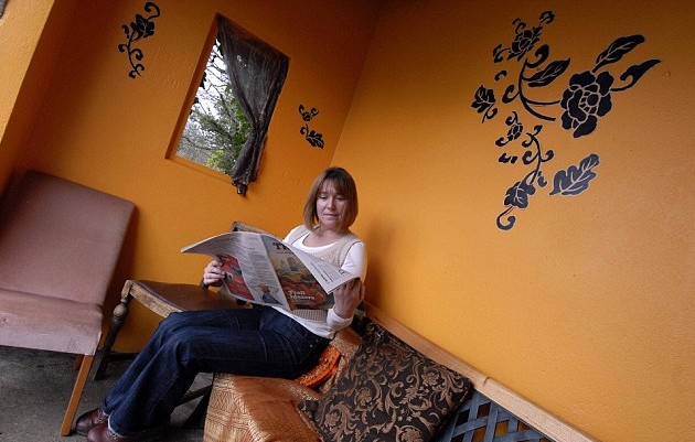 英國(guó)鄉(xiāng)村最美公交站臺(tái) 每年變換主題溫馨可愛