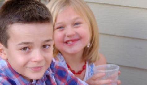 12歲男孩致信痛批羅姆尼 兩項民調顯示奧巴馬人氣略勝對手