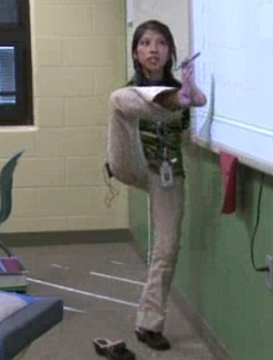 美國無臂女教師身殘志堅 用雙腳書寫自強人生