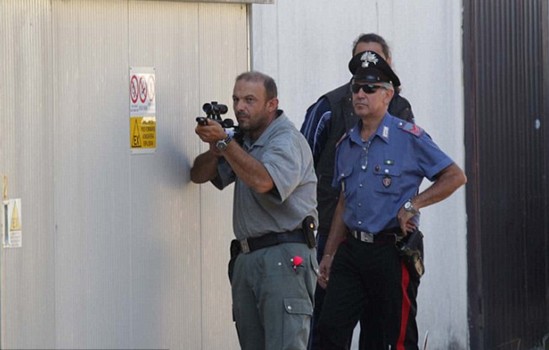 組圖:意大利馬戲團長頸鹿逃跑 逍遙上街忙壞警察