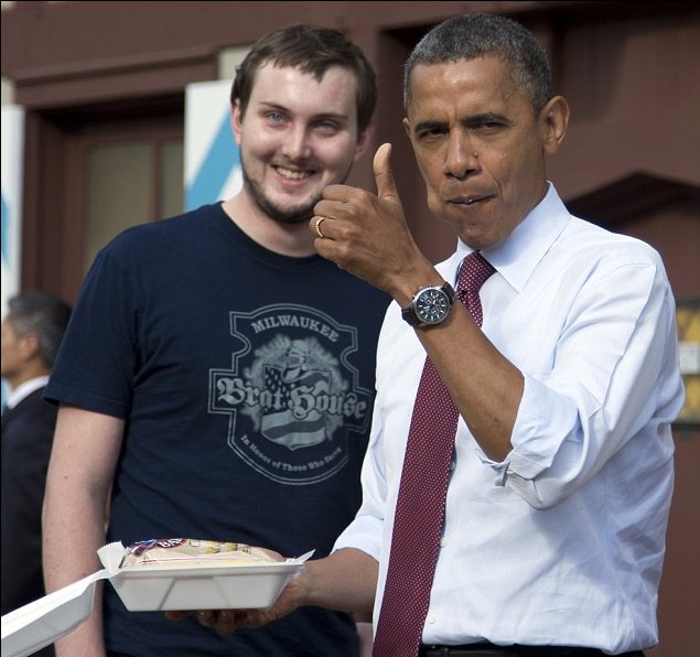 奧巴馬選情看好自掏腰包買(mǎi)熱狗 羅姆尼改口稱(chēng)愿助全體美國(guó)人