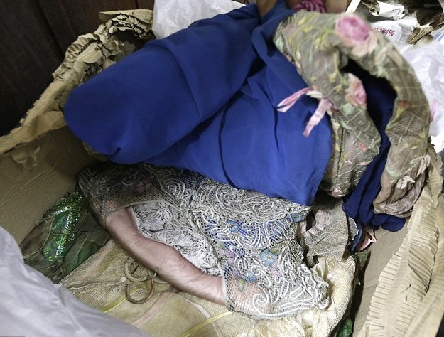 菲律賓前第一夫人百余箱名貴鞋、衣物受毀嚴重