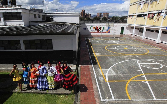 哥倫比亞一監(jiān)獄舉行年度選美比賽 助女囚犯改過自新