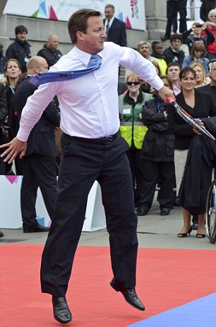 卡梅倫被爆為打網(wǎng)球拒接奧巴馬電話 外界推測或為“退賽計謀”