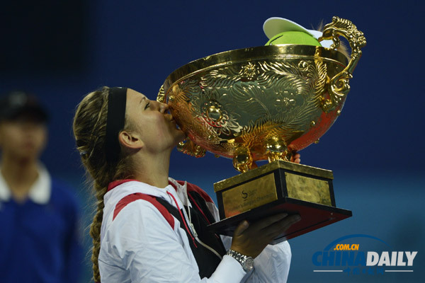 阿扎倫卡2-0擊敗莎拉波娃 加冕中網女單冠軍