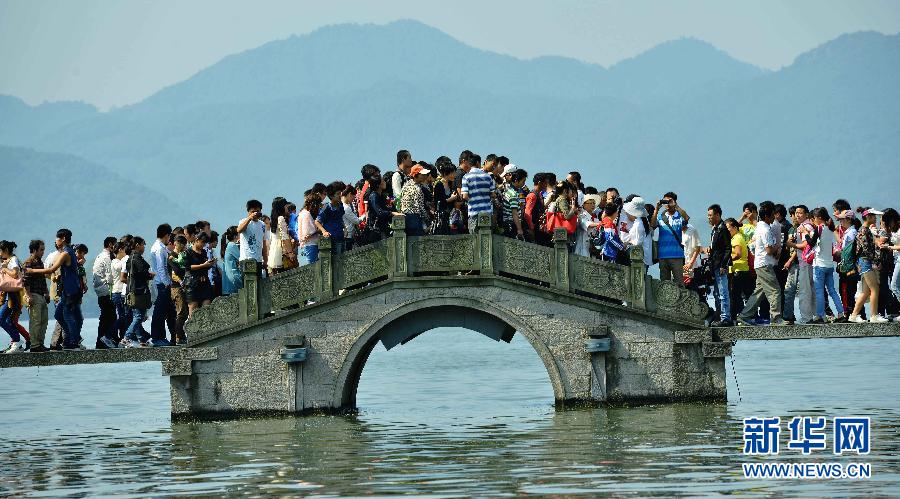 國慶黃金周 史上最長“黃金粥”