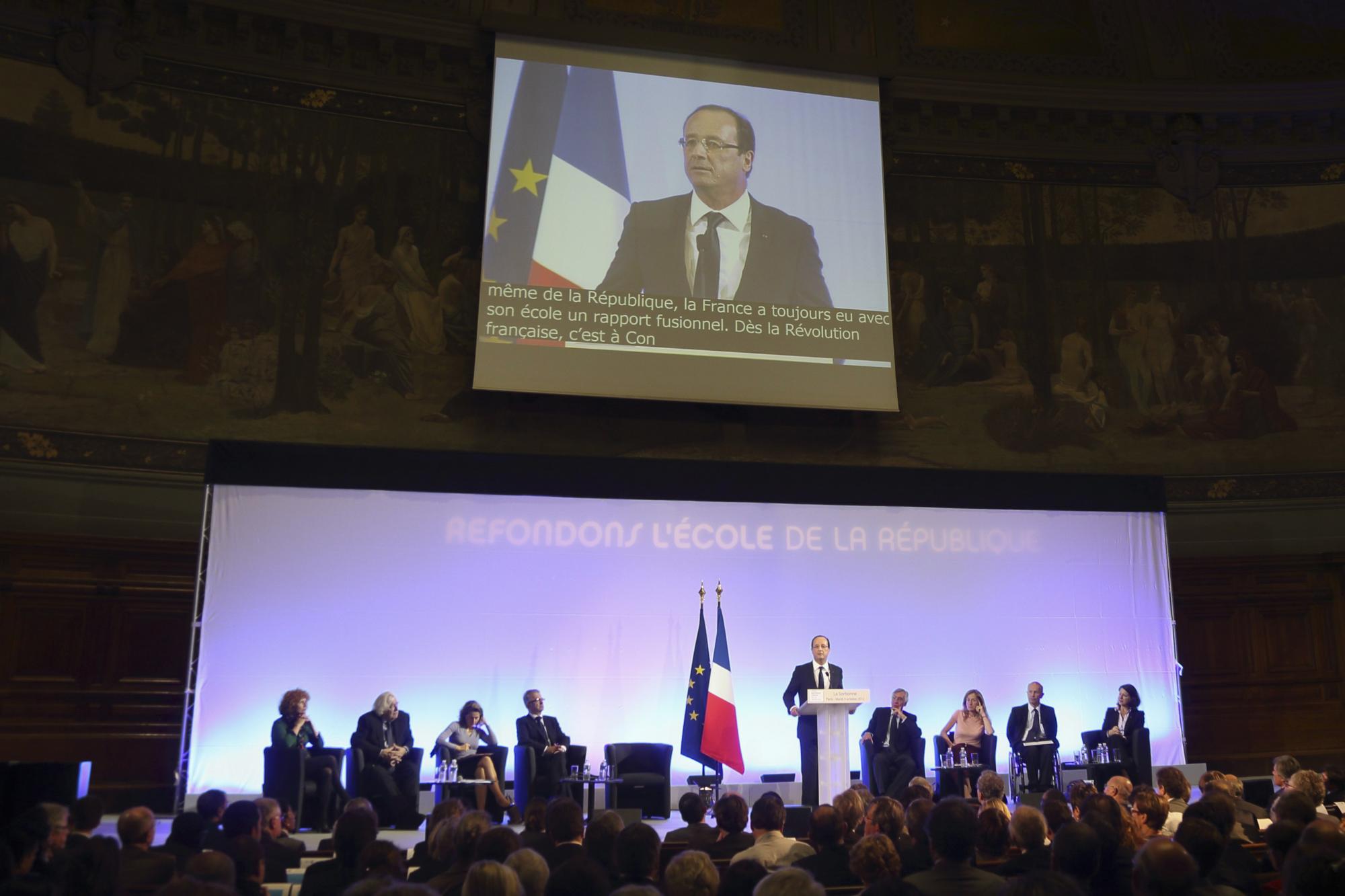 奧朗德敦促軍事干預馬里局勢 欲取消法國小學生家庭作業