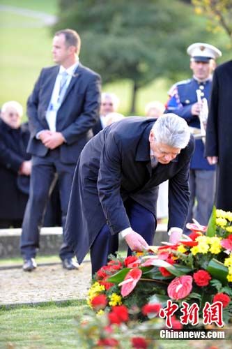 德國總統訪問遭納粹血洗捷克村莊向遇難者獻花