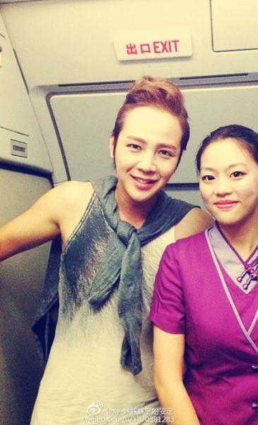 汪涵梁朝偉劉亦菲張根碩 盤點明星與空姐合影