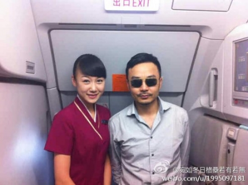 汪涵梁朝偉劉亦菲張根碩 盤點明星與空姐合影