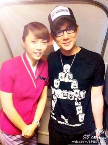 汪涵梁朝偉劉亦菲張根碩 盤點明星與空姐合影