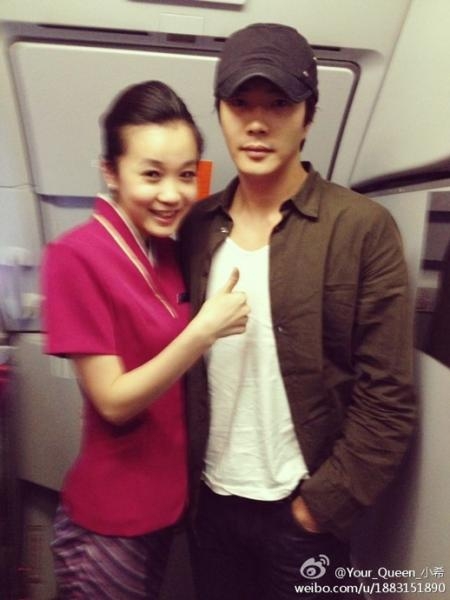 汪涵梁朝偉劉亦菲張根碩 盤點明星與空姐合影
