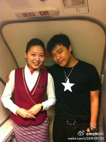汪涵梁朝偉劉亦菲張根碩 盤點明星與空姐合影