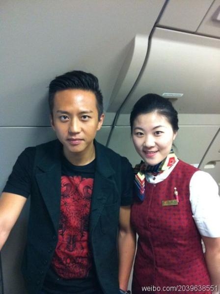 汪涵梁朝偉劉亦菲張根碩 盤點明星與空姐合影