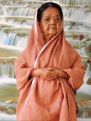 印113歲老婦或成世界最老侏儒 身高90厘米想見(jiàn)寶萊塢明星