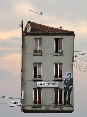 云端的華麗冒險 法國藝術家送可愛建筑“漂浮”上天