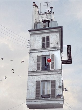 云端的華麗冒險 法國藝術家送可愛建筑“漂浮”上天