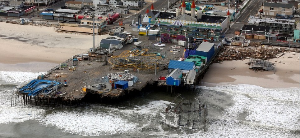 奧巴馬與共和黨州長視察災區(qū)獲好評 颶風趨緩選戰(zhàn)升溫