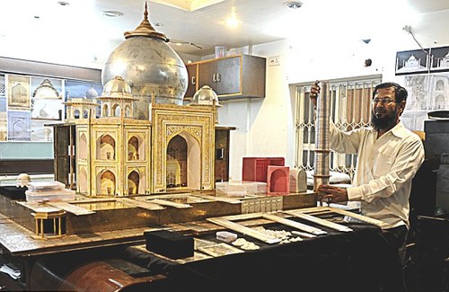 印度用數(shù)百公斤金銀打造迷你泰姬陵 估價(jià)超千萬(wàn)英鎊