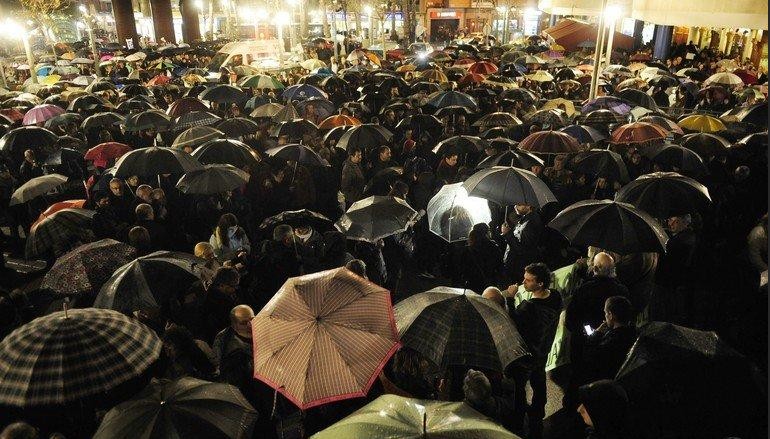 西班牙房奴跳樓引眾怒銀行忙妥協 殘疾母親冒險賣腎付租金