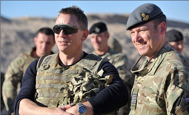 “邦德”現身英軍駐阿富汗營地 新影片大受士兵歡迎