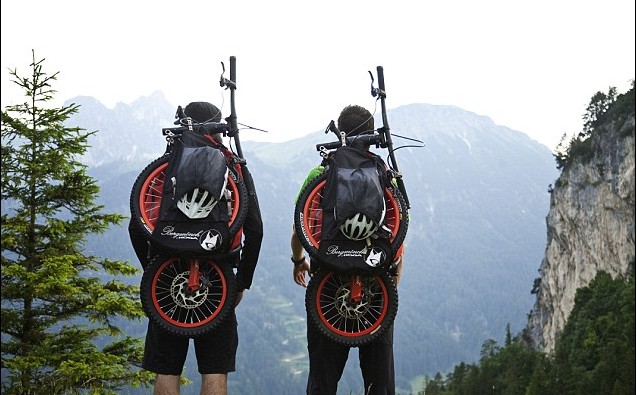 背包上山騎車下山 荷蘭公司推出創意“背包山地車”