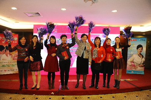 崔郁等10人當(dāng)選受百姓喜愛白衣天使 用愛托起新生命