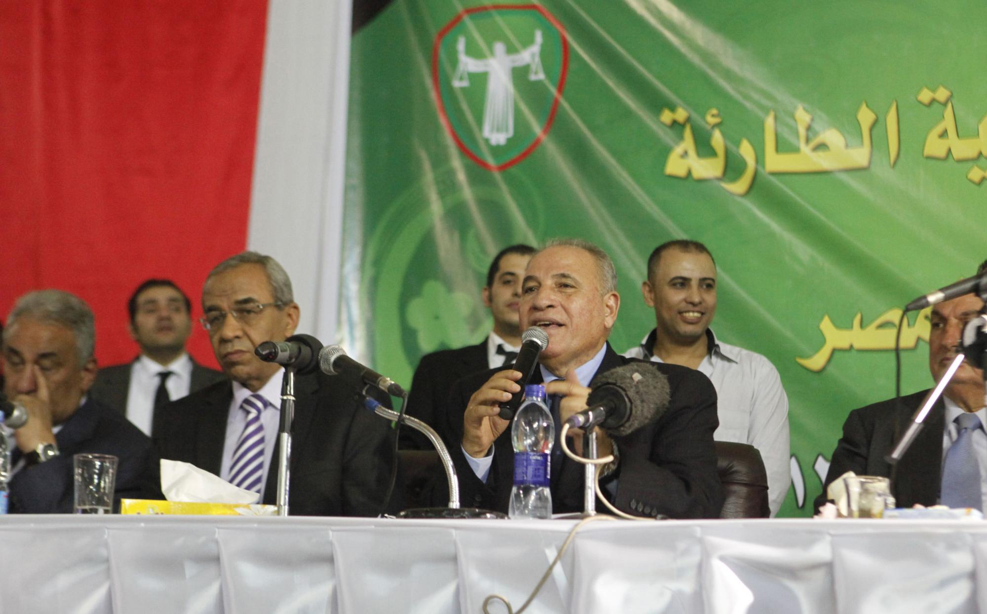 埃及法官團體呼吁全國罷工抗議總統“擴權” 多地抗議致百人受傷