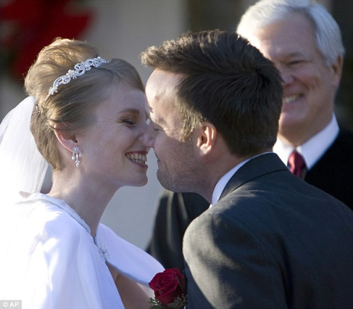 圖：英國情侶變賣家產環游全球 擬舉行50場婚禮